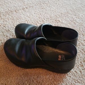 Dansko XP 2.0 Black Shoes